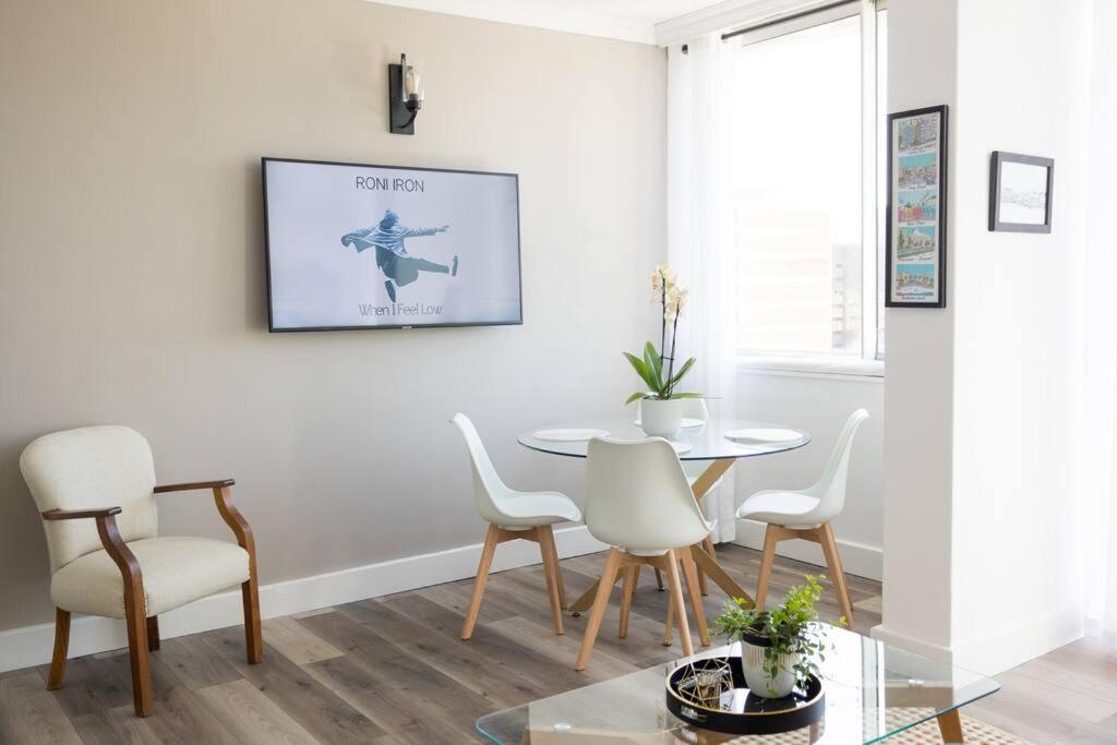 Modern, Trendy And Comfortable 2 Bedroom Apartment In Кейптаун Екстериор снимка