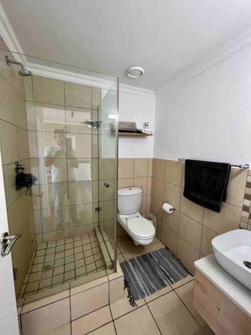 Modern, Trendy And Comfortable 2 Bedroom Apartment In Кейптаун Екстериор снимка