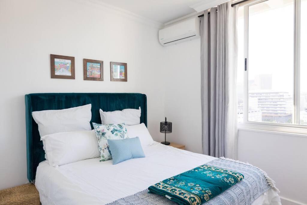 Modern, Trendy And Comfortable 2 Bedroom Apartment In Кейптаун Екстериор снимка
