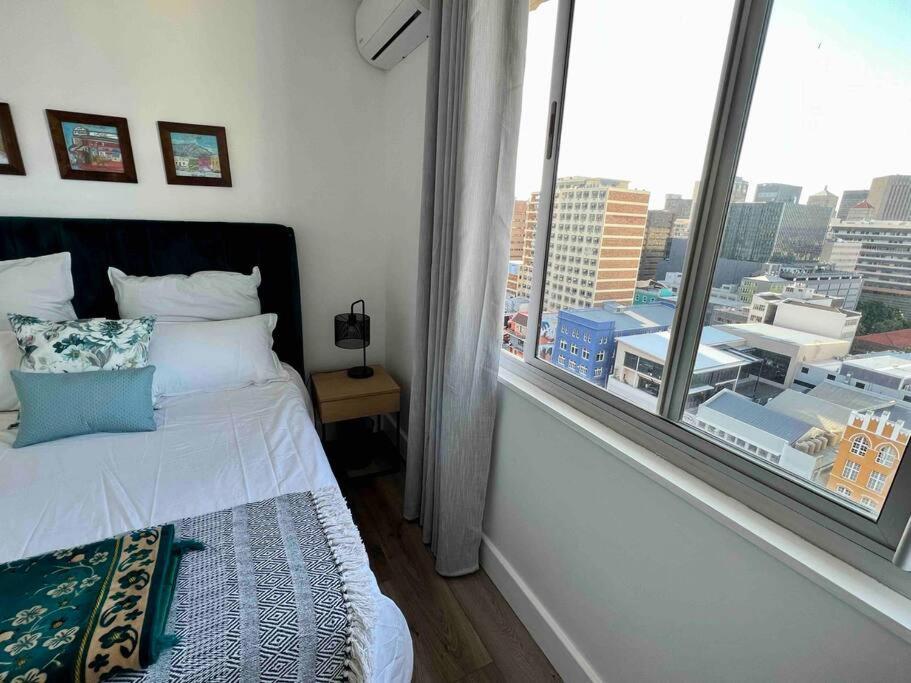 Modern, Trendy And Comfortable 2 Bedroom Apartment In Кейптаун Екстериор снимка