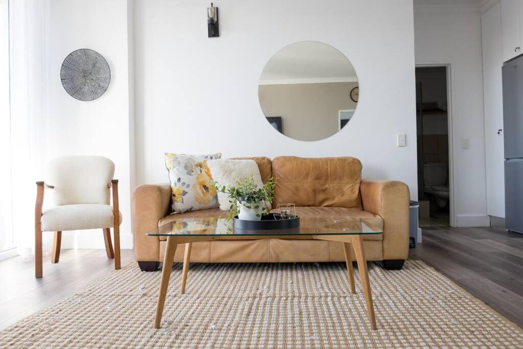 Modern, Trendy And Comfortable 2 Bedroom Apartment In Кейптаун Екстериор снимка