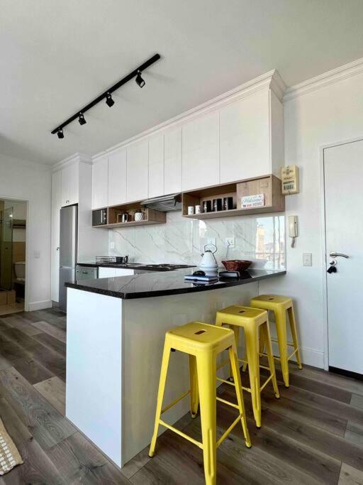 Modern, Trendy And Comfortable 2 Bedroom Apartment In Кейптаун Екстериор снимка