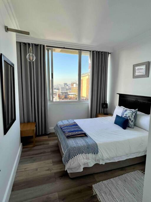 Modern, Trendy And Comfortable 2 Bedroom Apartment In Кейптаун Екстериор снимка