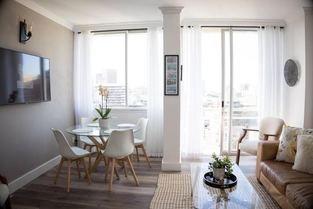 Modern, Trendy And Comfortable 2 Bedroom Apartment In Кейптаун Екстериор снимка