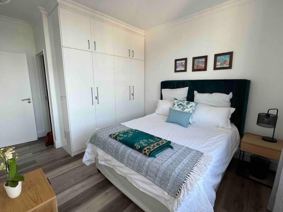 Modern, Trendy And Comfortable 2 Bedroom Apartment In Кейптаун Екстериор снимка