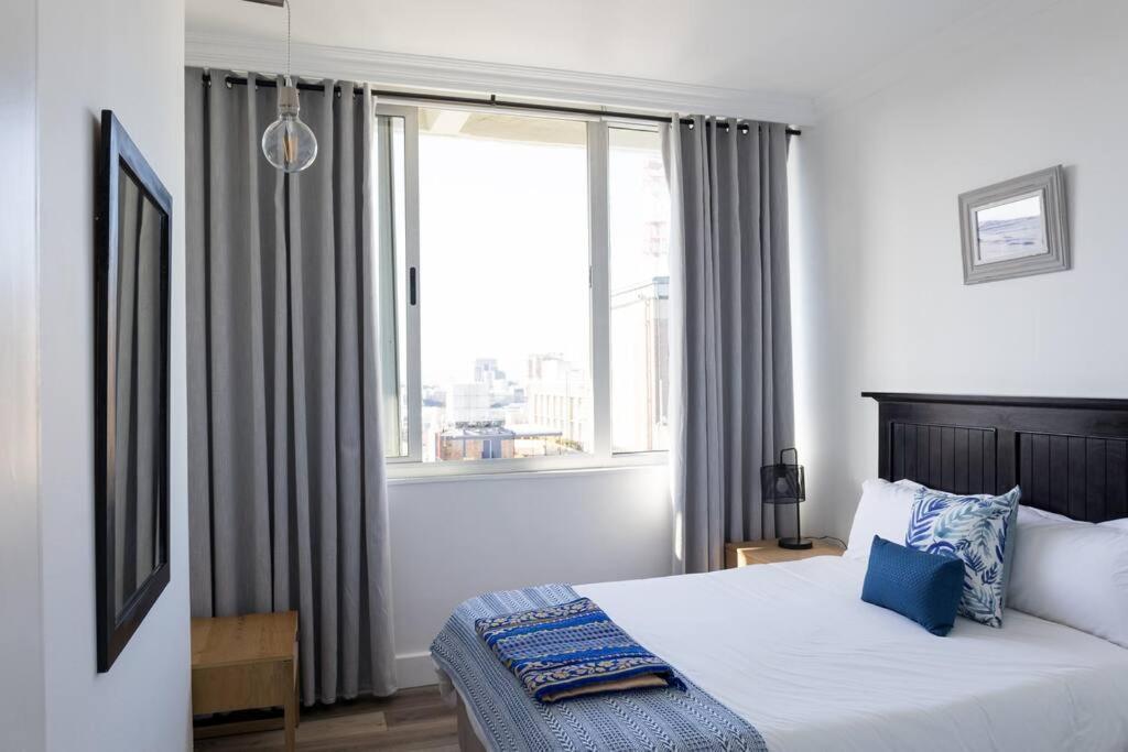 Modern, Trendy And Comfortable 2 Bedroom Apartment In Кейптаун Екстериор снимка