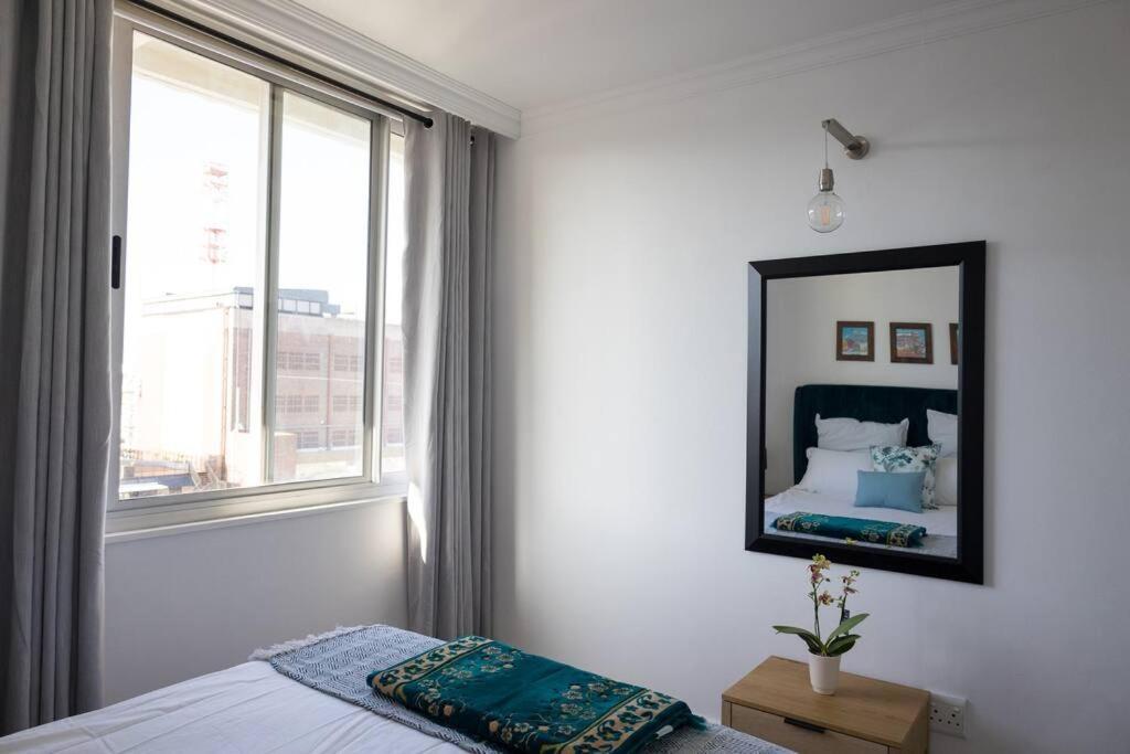 Modern, Trendy And Comfortable 2 Bedroom Apartment In Кейптаун Екстериор снимка