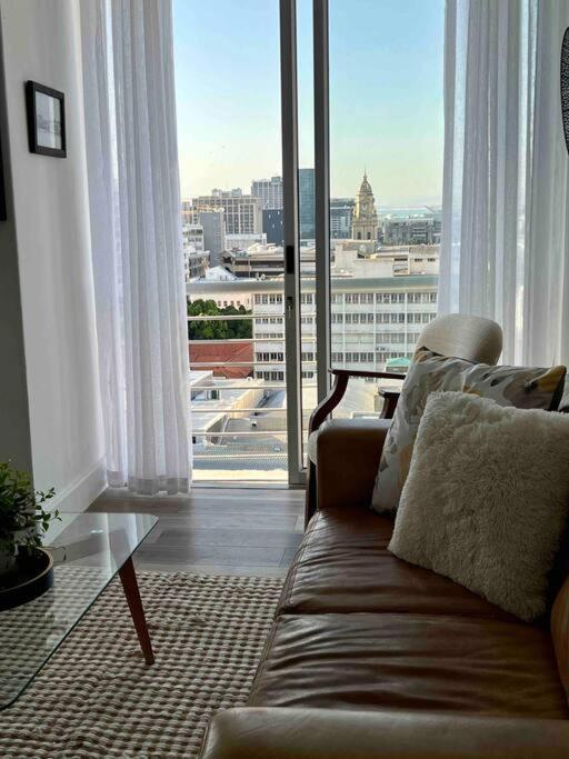 Modern, Trendy And Comfortable 2 Bedroom Apartment In Кейптаун Екстериор снимка